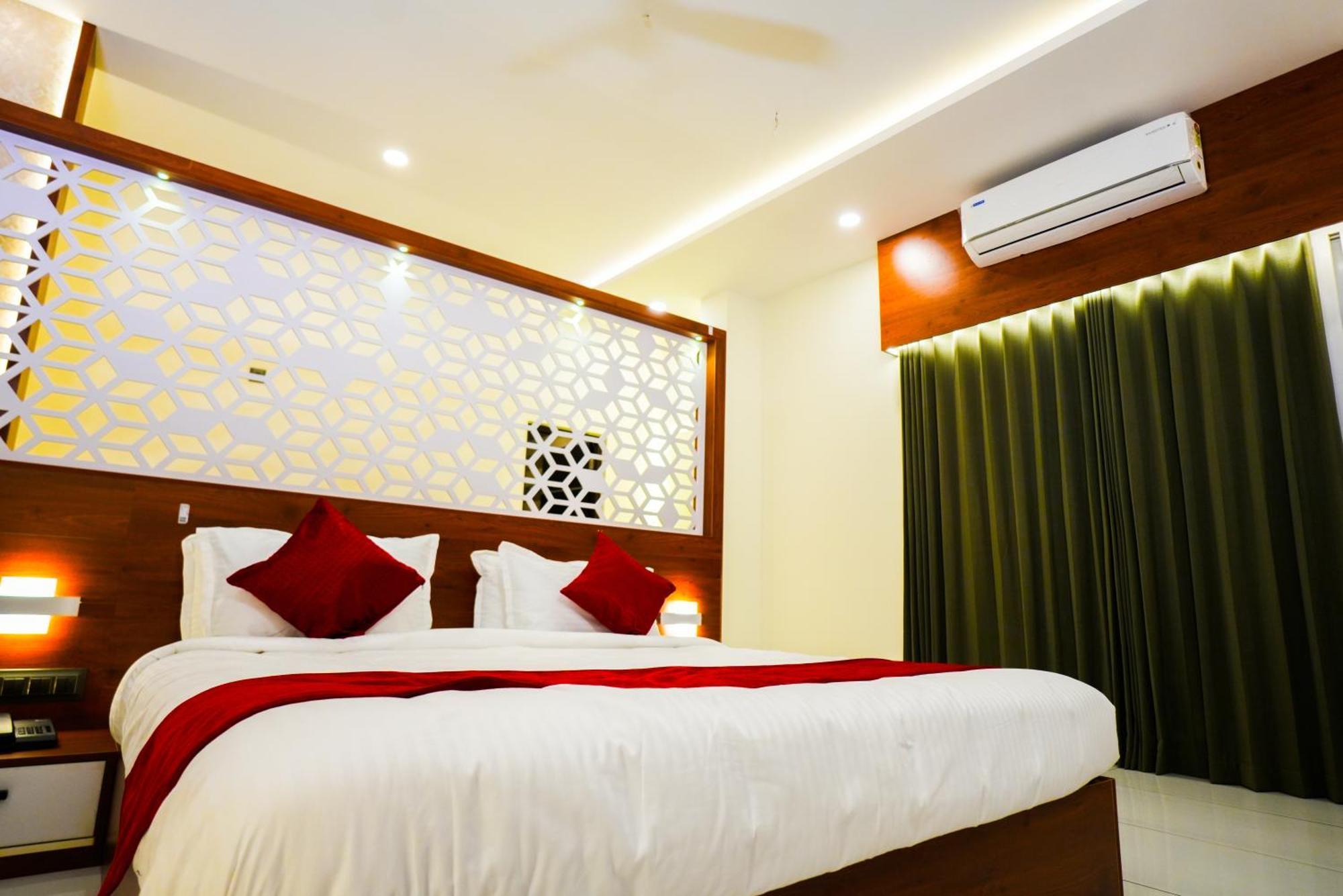Hotel 24Inn Residency Pathanamthitta Экстерьер фото