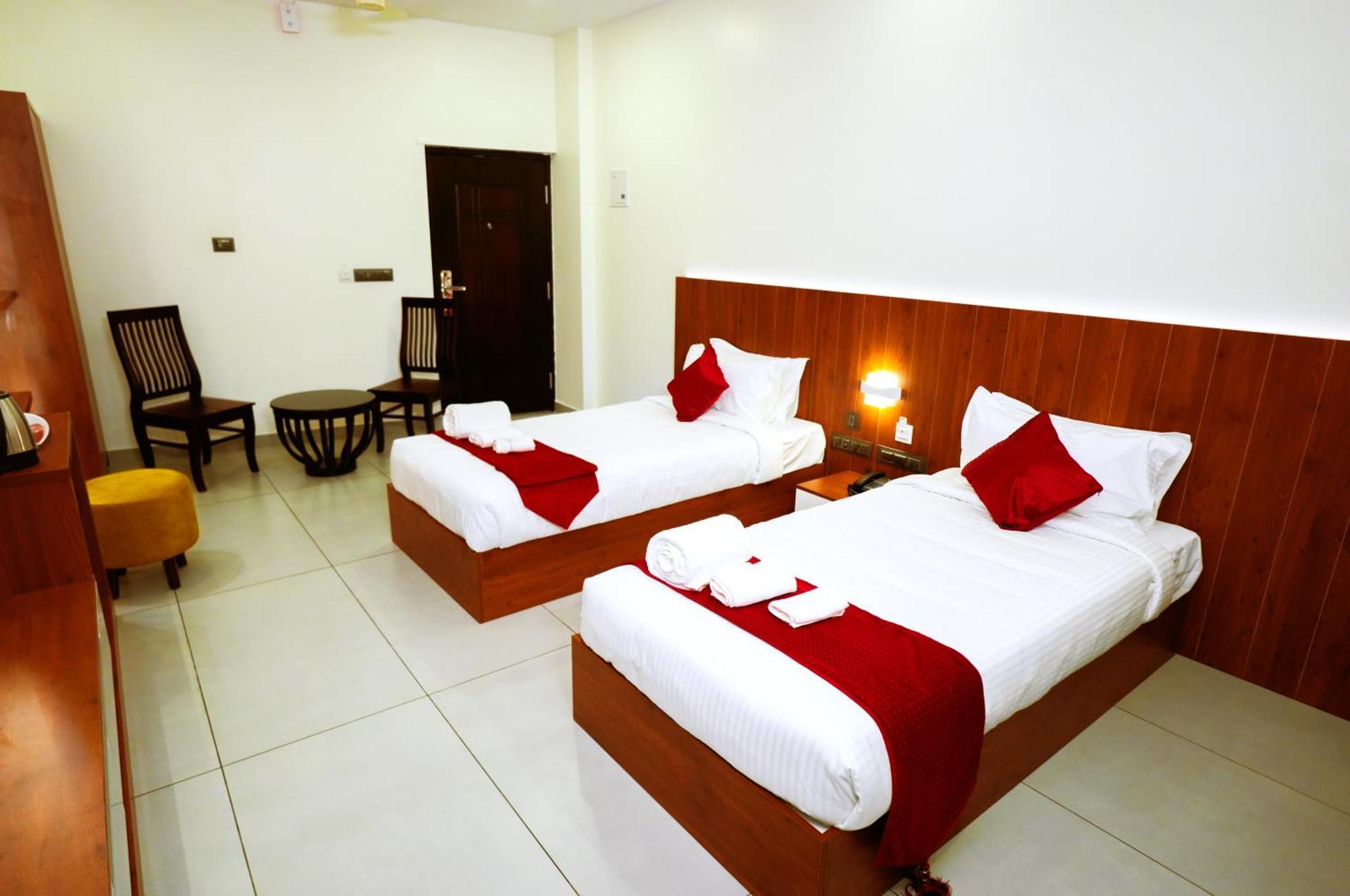 Hotel 24Inn Residency Pathanamthitta Экстерьер фото